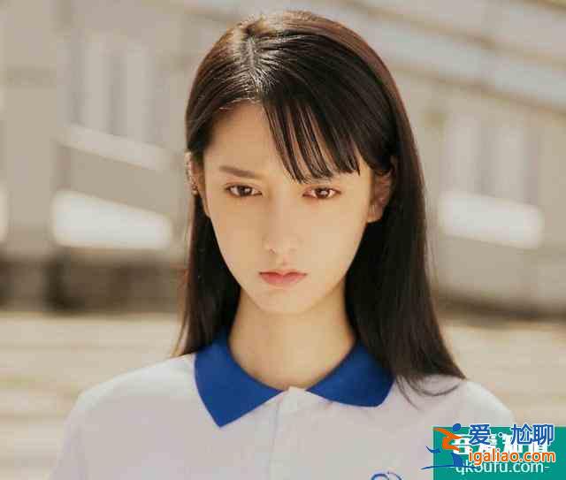 一部甜度滿滿的校園青春甜寵劇，富二代變憨憨木頭愛上學(xué)霸女神？
