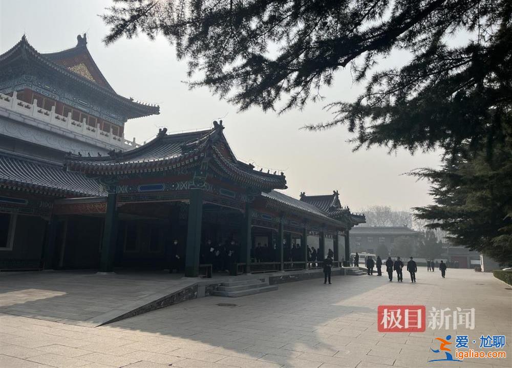 厲以寧追悼會在北京八寶山舉行 靈堂外排起百米長隊？