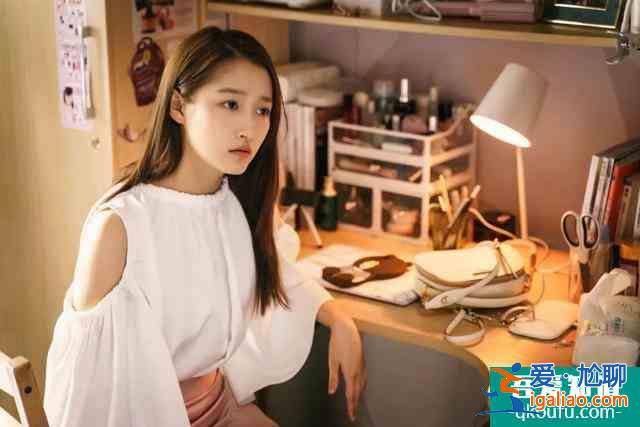 《二十不惑》的關(guān)曉彤，又穿回了“閨女風(fēng)”？？
