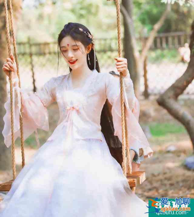 鞠婧祎《漂亮?xí)窡岵ィ瑒≈猩裣深佒当恚W(wǎng)友：光看臉就夠了？
