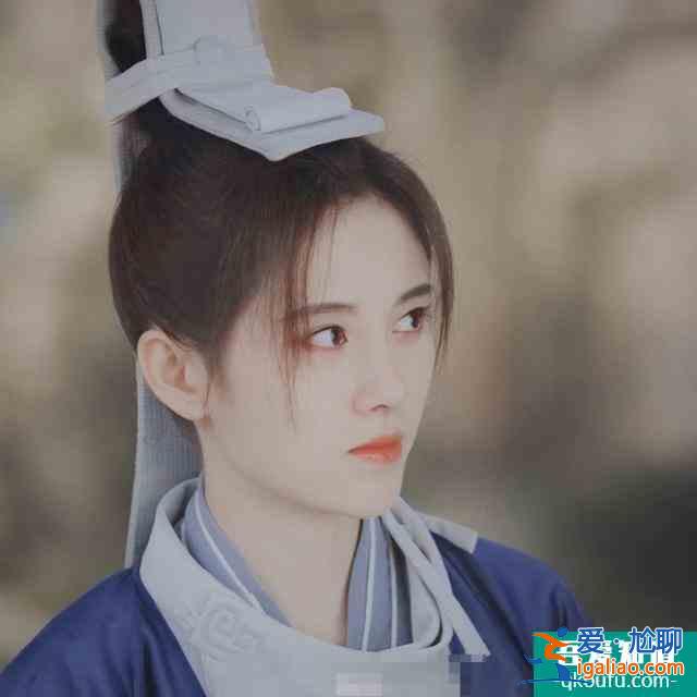 《漂亮?xí)肥遣皇翘亮耍氵€分得清哪個(gè)是男生嗎？？