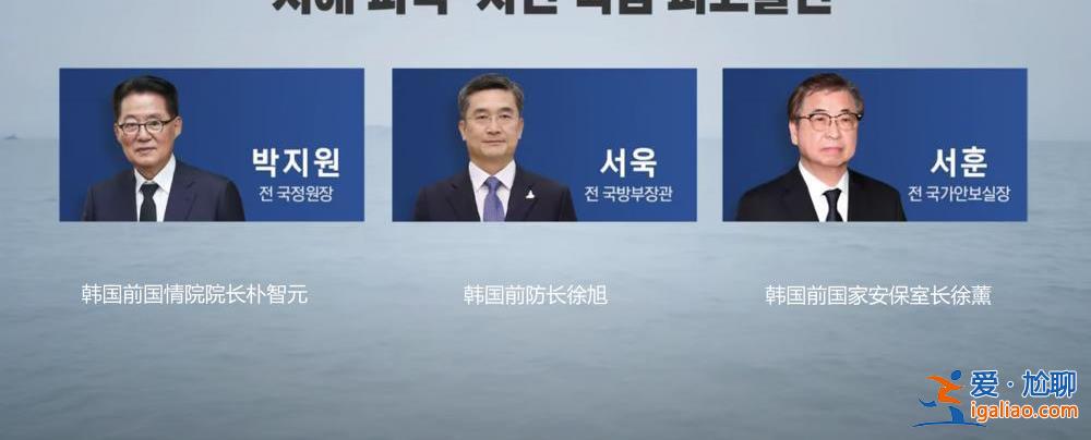 穿牛仔褲見老部下 滿頭白發面帶微笑？