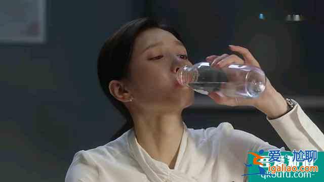 《三十而已》三個女人各有各的糟心事，成年人的生活哪有容易二字？