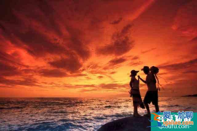 《二十不惑》青春無悔 / 關曉彤替帥氣男生解圍,兩女生落荒而逃? 《二十不惑》青春無悔 / 關曉彤替帥氣男生解圍,兩女生落荒而逃?