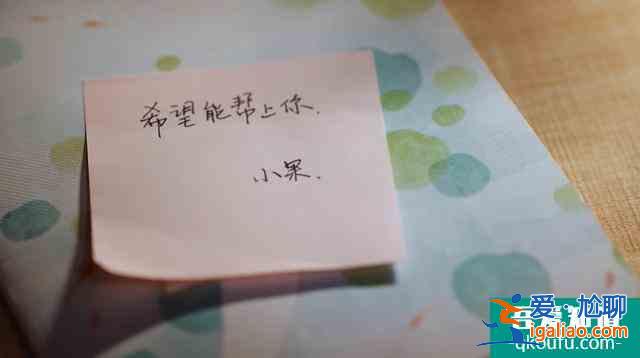 關曉彤新劇《二十不惑》實習社畜，道德綁架，現實青春劇太真實？
