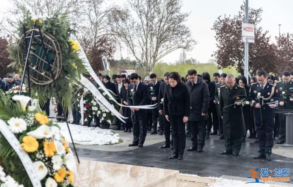 中國(guó)駐塞爾維亞使館舉行紀(jì)念活動(dòng) 深切緬懷在北約轟炸中犧牲的3位烈士? 中國(guó)駐塞爾維亞使館舉行紀(jì)念活動(dòng) 深切緬懷在北約轟炸中犧牲的3位烈士?