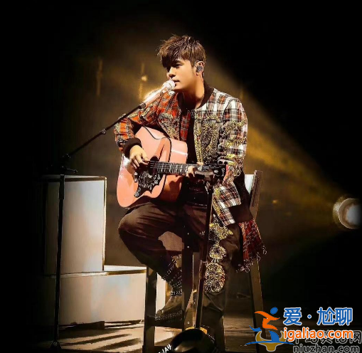 周杰倫賭博負(fù)債上熱搜!兩次賭博輸?shù)羟f(wàn) 現(xiàn)開(kāi)演唱會(huì)撈金