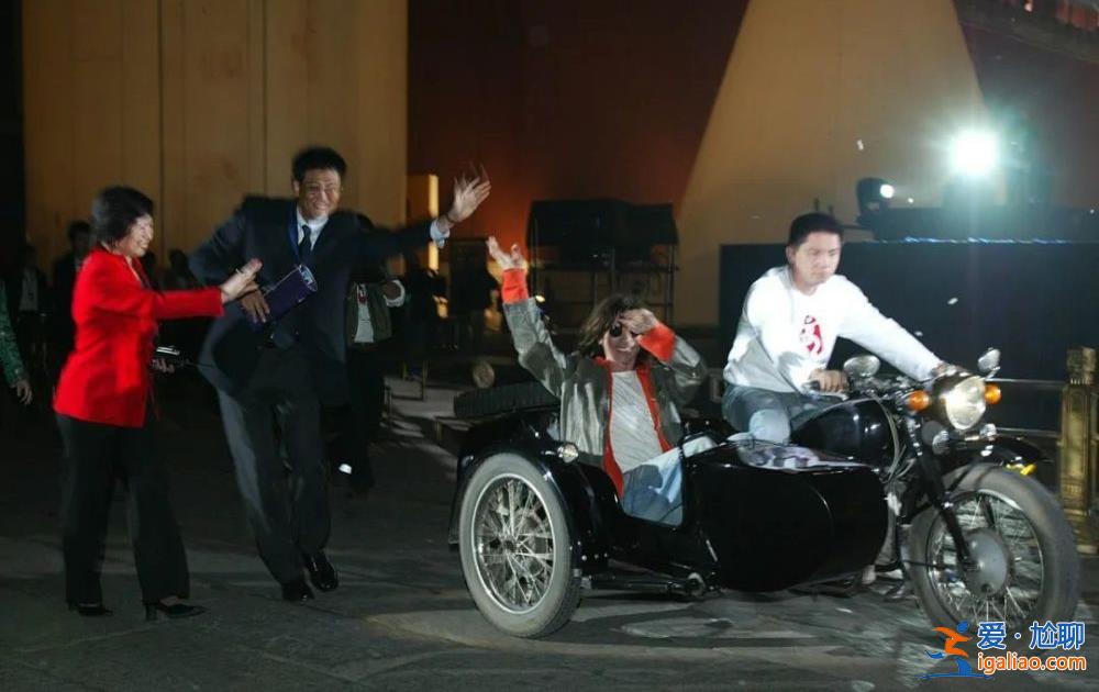 刷屏的鞏俐丈夫 其實是法國“國寶”？