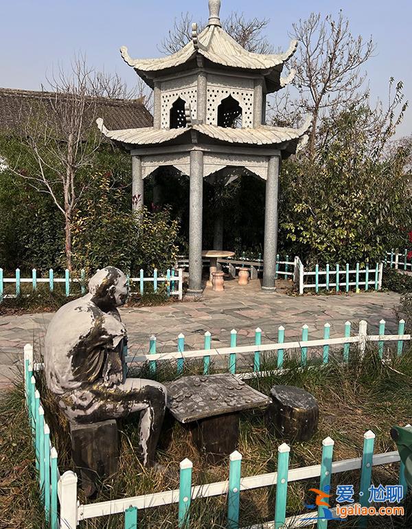 村路泥濘不堪卻花幾十萬建門樓、上百萬修圍欄？青海省農業農村廳回應？