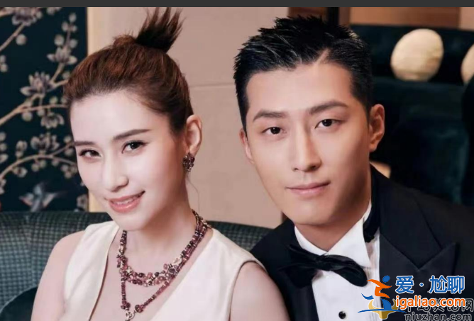 何超蓮竇驍婚禮伴手禮曝光!四顆巧克力高達400元 曝家人不滿缺席婚禮