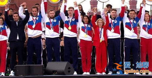 俄男子比賽前脫帽唱中國國歌是為什么[比賽前]？