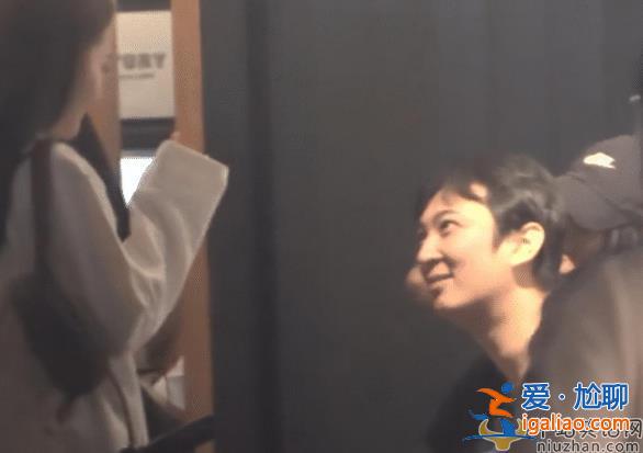 王思聰新女友叫什么?深夜穿情侶裝送花 網(wǎng)友直呼太浪漫