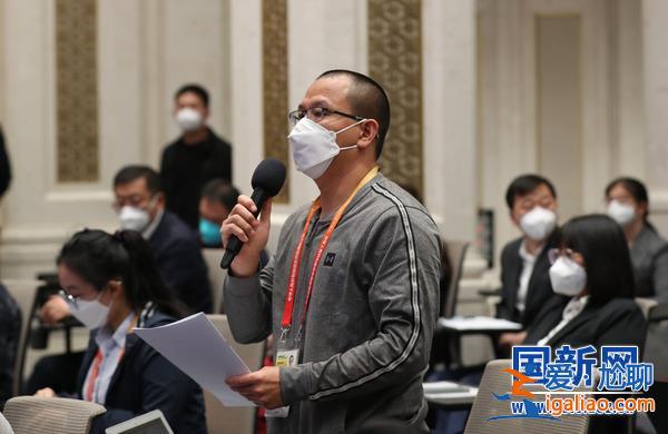 把脖子上的傷疤看成“燙成的項鏈”？