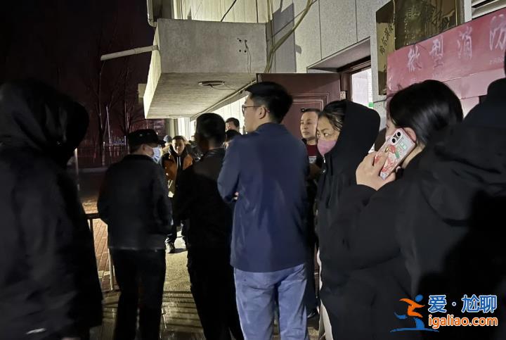 哈爾濱租戶砸穿高層住宅承重墻數(shù)百業(yè)主緊急疏散 裂縫已蔓延到21層？