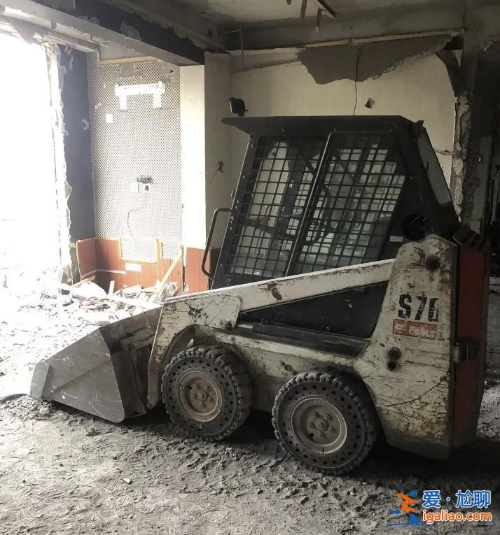 哈爾濱租戶砸穿高層住宅承重墻數(shù)百業(yè)主緊急疏散 裂縫已蔓延到21層？