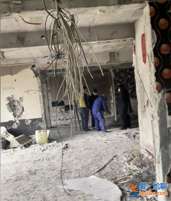 哈爾濱租戶砸穿高層住宅承重墻數(shù)百業(yè)主緊急疏散 裂縫已蔓延到21層？