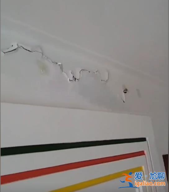 哈爾濱租戶砸穿高層住宅承重墻數(shù)百業(yè)主緊急疏散 裂縫已蔓延到21層？