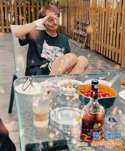 張丹峰官宣離婚后首露面!喝酒烤全羊心情大好 網(wǎng)友質(zhì)疑離婚了嗎 張丹峰官宣離婚后首露面!喝酒烤全羊心情大好 網(wǎng)友質(zhì)疑離婚了嗎