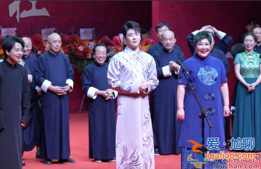 郭德綱老婆王惠近照曝光!染綠頭發(fā)容貌大變 郭麒麟叫媽顯謙卑
