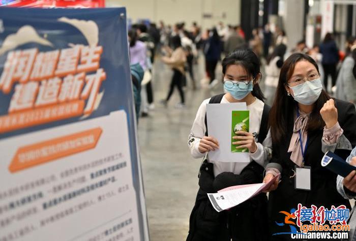 多地出臺基層就業(yè)優(yōu)惠措施 如何吸引大學(xué)生？？