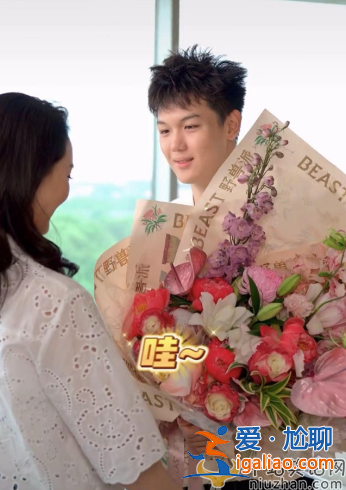 王艷兒子球球近照曝光!容貌大變脖子比頭粗,16歲兒子近180 王艷兒子球球近照曝光!容貌大變脖子比頭粗,16歲兒子近180