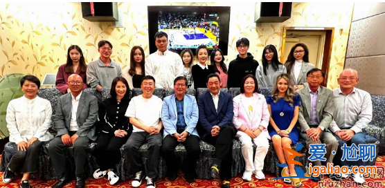 陳偉鴻怎么不主持對話了?移民美國是真的嗎?與浙江富商美國聚會