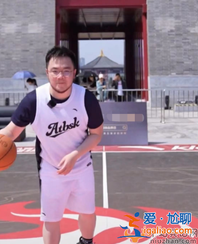 巴圖的有幾個兒子姓什么?曬全家福被疑有仨兒子，和英達決裂多年