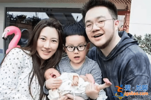 巴圖的有幾個兒子姓什么?曬全家福被疑有仨兒子，和英達決裂多年