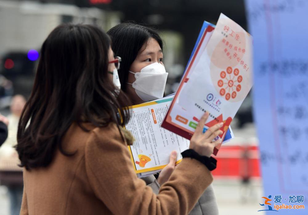 爸媽每月給4000元 40歲的她裸辭在家當“全職女兒”？