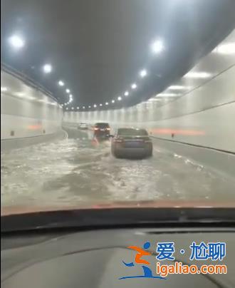 在匝道 還沒進隧道？