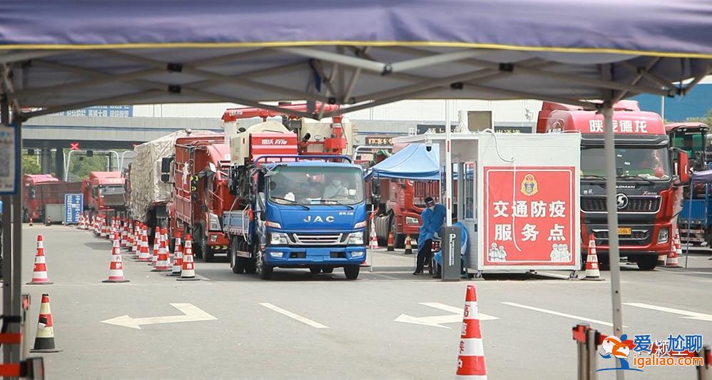 夏收在即 上百臺收割機不讓下高速？河南安陽回應 安徽一地做法獲贊？