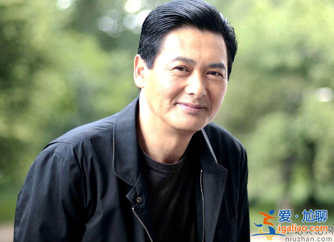 周潤發捐款56億是真的嗎?盤腿坐水泥地皮膚黝黑老太多 周潤發捐款56億是真的嗎?盤腿坐水泥地皮膚黝黑老太多