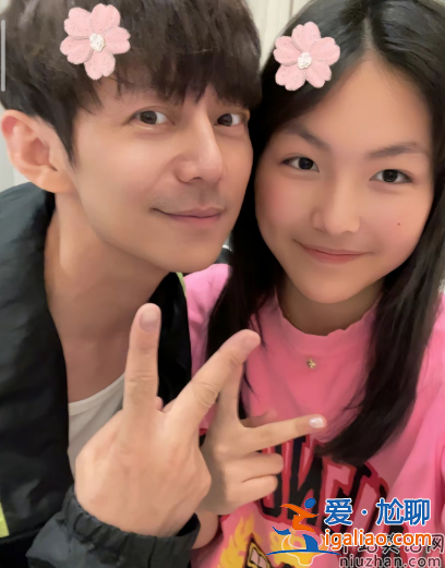 何炅王詩齡合照曝光！13歲王詩齡成靚麗美少女，何炅容顏未老