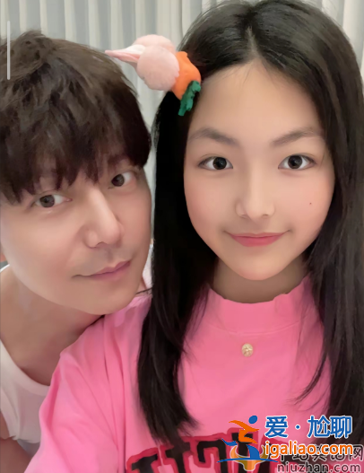 何炅王詩齡合照曝光！13歲王詩齡成靚麗美少女，何炅容顏未老