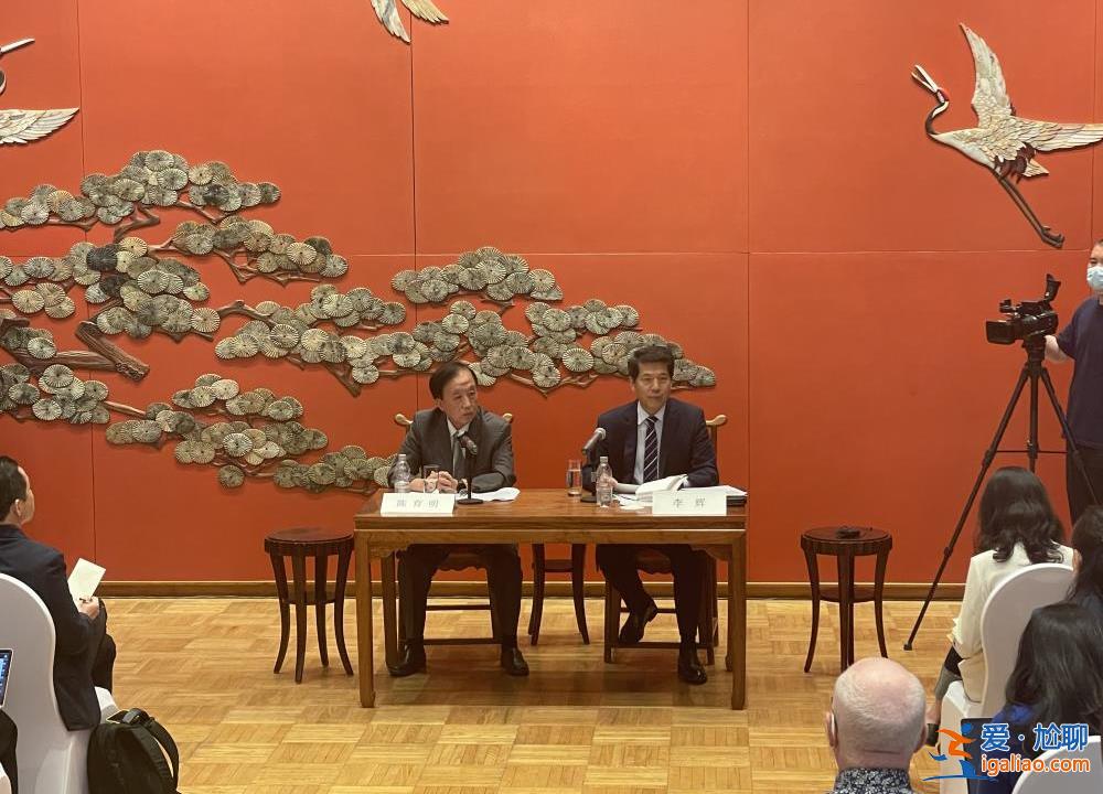 完全不符合事實？