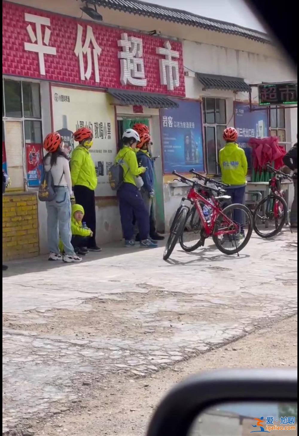 游客稱在青海湖附近路邊停車買水時遭保安驅趕 青海省文旅廳回應？