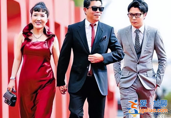 王中軍婚內出軌是真的嗎?與美女現身巴黎女方撞臉左小青 王中軍婚內出軌是真的嗎?與美女現身巴黎女方撞臉左小青