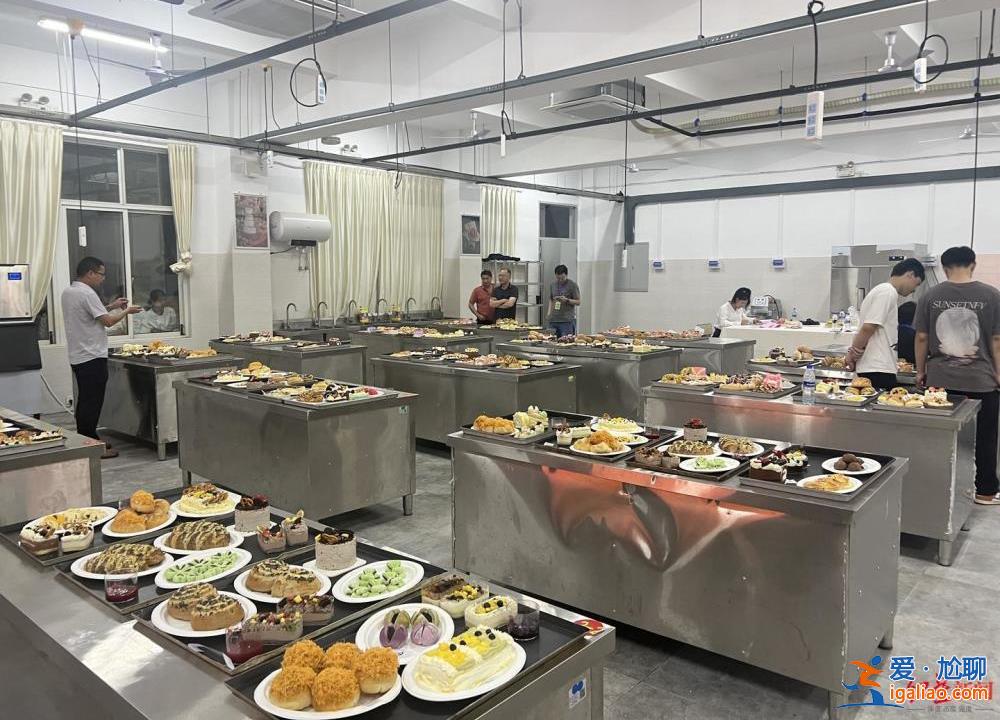 不少專業“幾乎百分百就業” 有人上本科卻選了職校學殯葬？