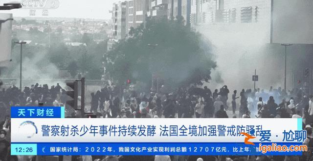 多名蒙面暴徒拿石頭砸車 中國游客被砸傷？