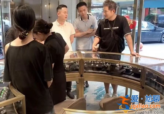 任泉身價多少億?看6.5億翡翠眾人招待太招搖