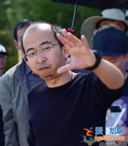 巨興茂近況曝光！游新加坡露黑牙太邋遢