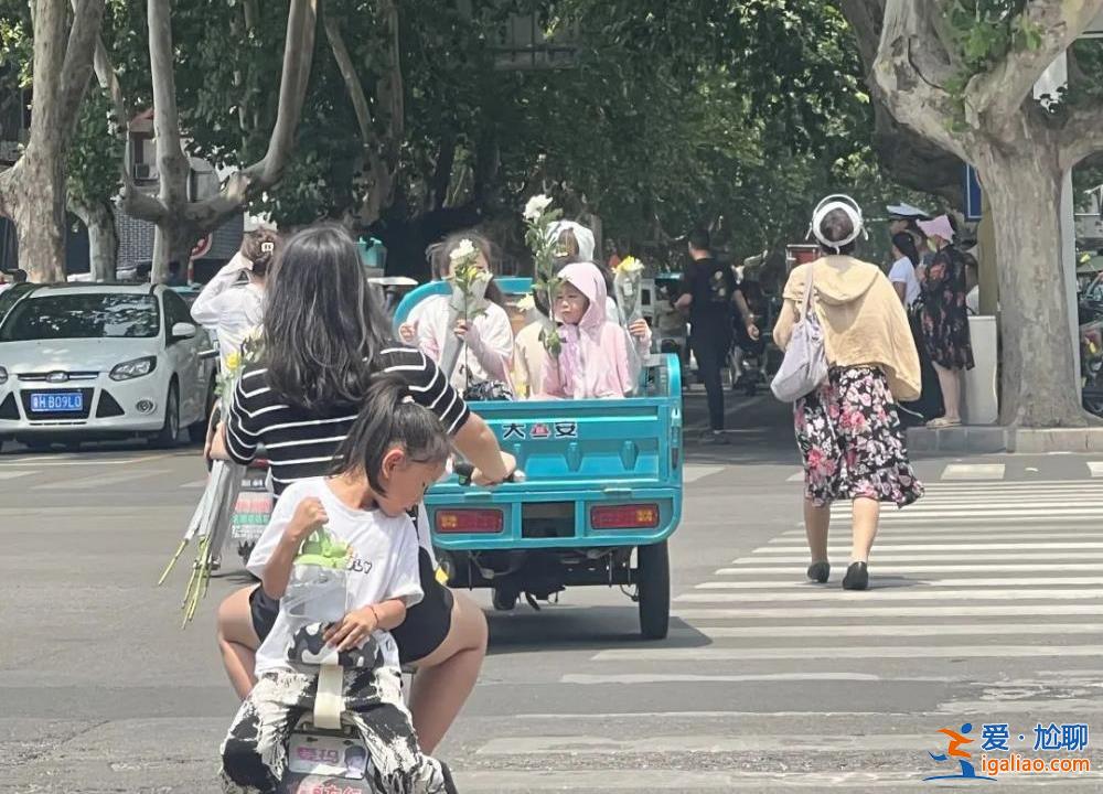 烈士馮振到家了！為送他最后一程 昨夜全城未眠！？