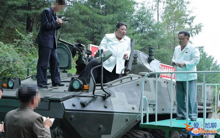 金正恩視察多個重要軍工廠 親自駕駛戰(zhàn)車？