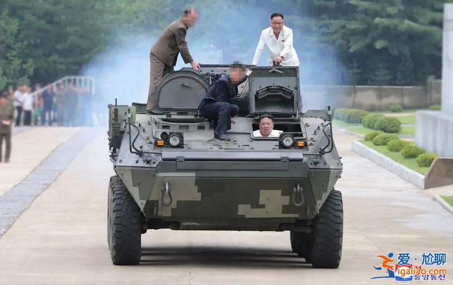 金正恩視察多個重要軍工廠 親自駕駛戰(zhàn)車？