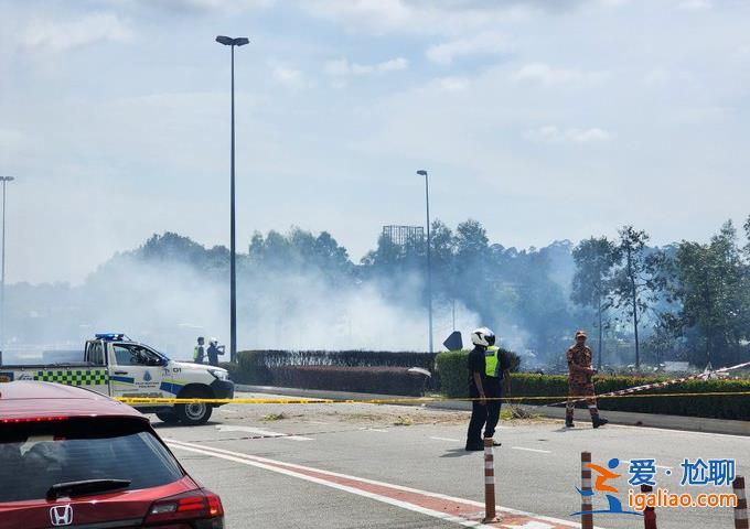 現(xiàn)場(chǎng)曝光!馬來(lái)西亞一飛機(jī)墜毀已致10人死亡 遇難者中有政客? 現(xiàn)場(chǎng)曝光!馬來(lái)西亞一飛機(jī)墜毀已致10人死亡 遇難者中有政客?