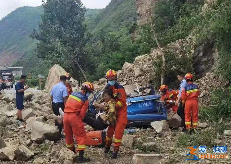 四川雅安漢源國道108線落石砸中小車 6人全部救出送醫？