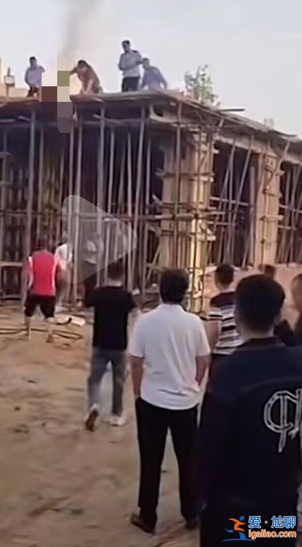 事發(fā)違建拆除現(xiàn)場 一人點火自傷墜落？