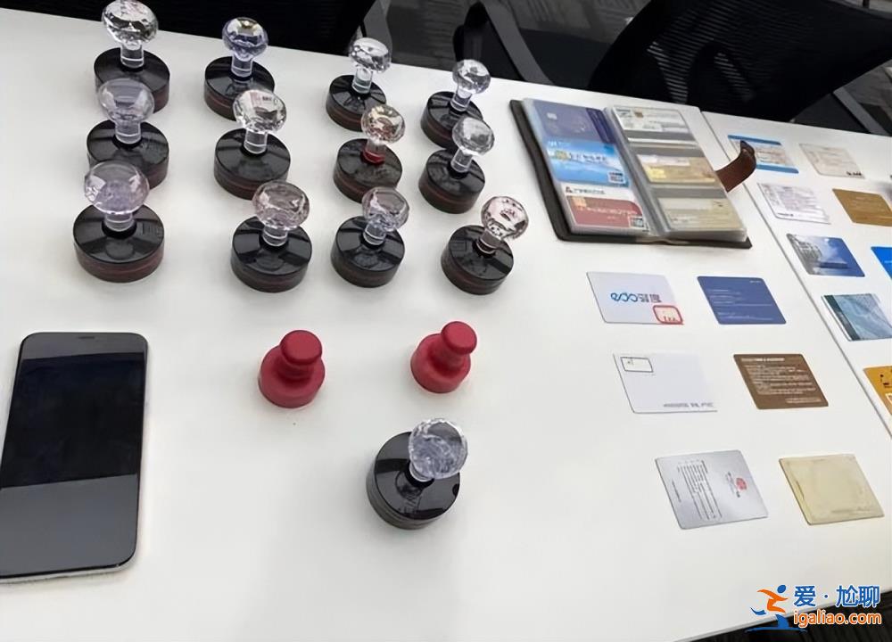 3年在滬買別墅 同時供職16家公司卻從不上班 落網時她還在面試? 3年在滬買別墅 同時供職16家公司卻從不上班 落網時她還在面試?