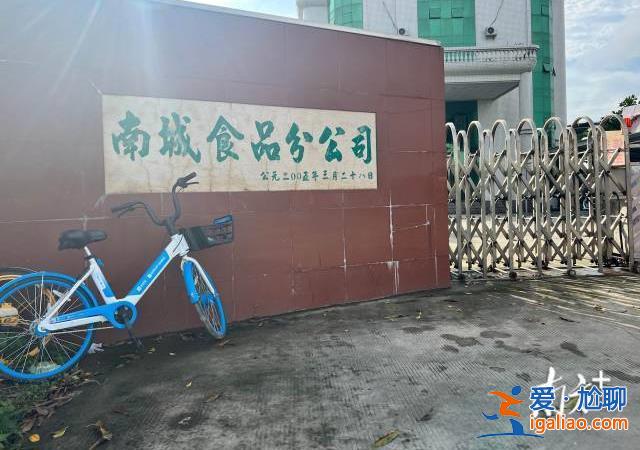 供應(yīng)商等5人被控制？