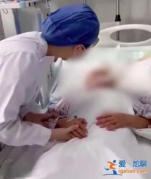 老師本要打其身后同學？
